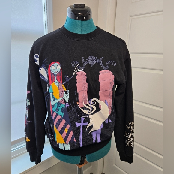 DISNEY THE NIGHTMARE BEFORE CHIRSTMAS TIM BURTON BLACK SWEATSHIRT UNISEX SMALL - Picture 1 of 12